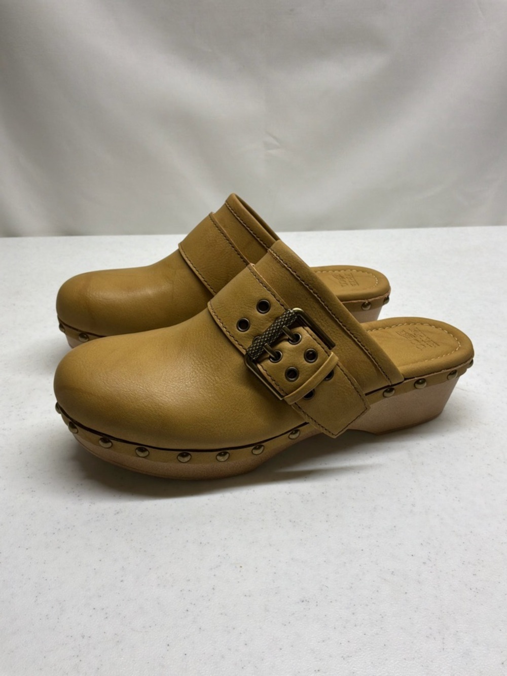 Frye And Co. Peyton Retro Clogs Banana Color Women's Size 6M NWOT